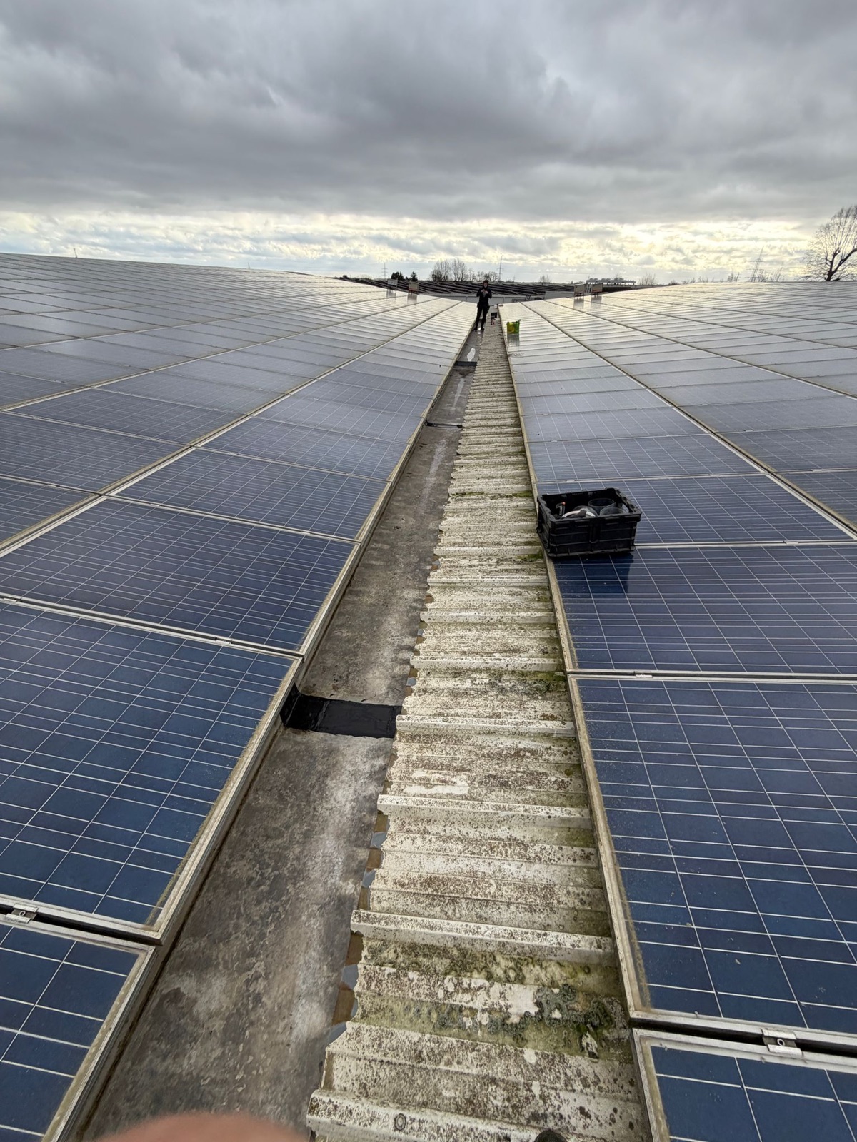 Grootschalige zonnepaneleninstallatie door Dakwerken Martens